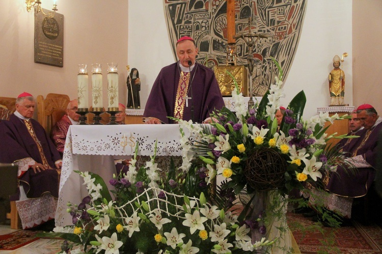 Pożegnanie śp. abp. Zimowskiego w Kupieninie