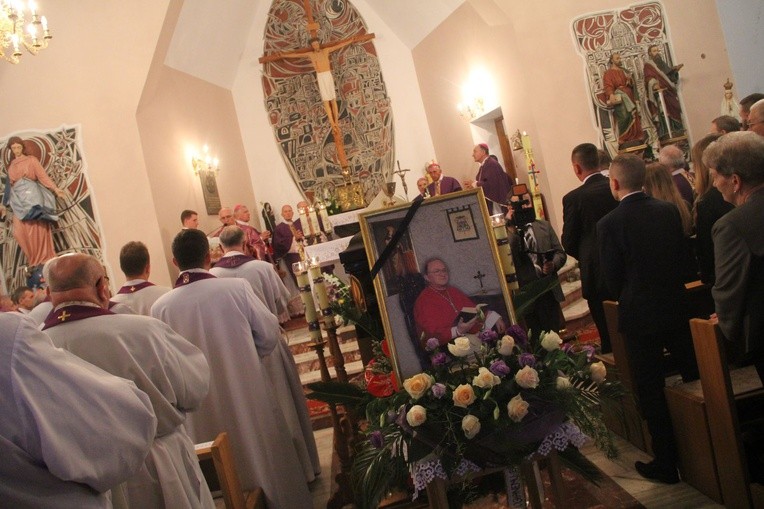 Pożegnanie śp. abp. Zimowskiego w Kupieninie