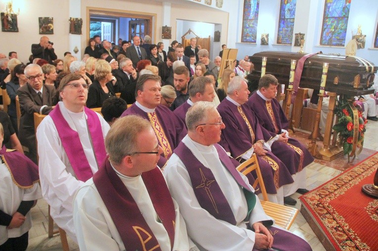 Pożegnanie śp. abp. Zimowskiego w Kupieninie
