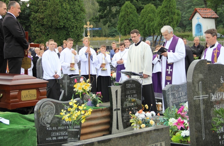 Pogrzeb ks. Adama Łapuszka