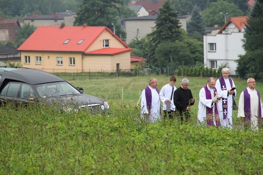 Pogrzeb ks. Adama Łapuszka