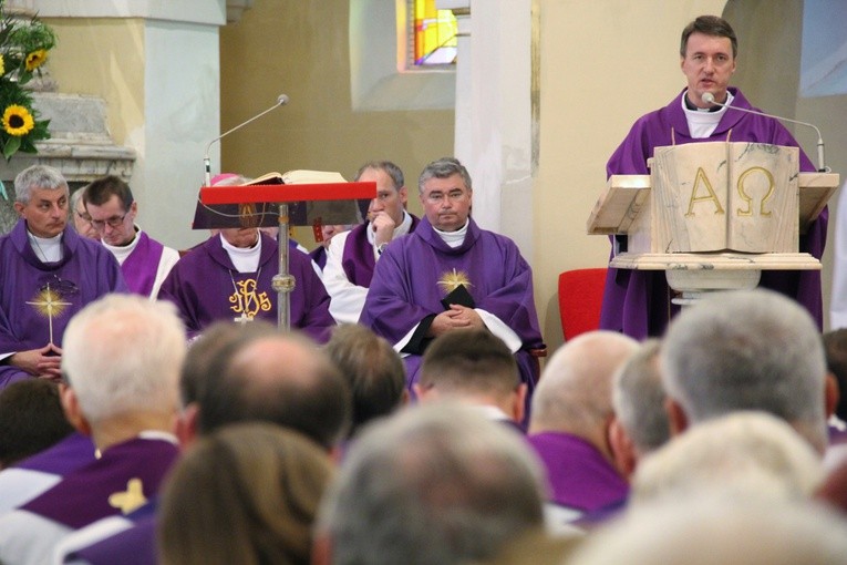 Pogrzeb ks. Adama Łapuszka