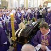 Liturgia pogrzebowa w poniedziałek 18 lipca została przygotowana jako pożegnanie diecezji ze śp. abp. Zygmuntem Zimowskim