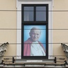 Ojciec Święty Franciszek prawdopodobnie już w środę  28 lipca po raz pierwszy stanie w oknie papieskim,  by pozdrowić zebranych na ul. Franciszkańskiej.