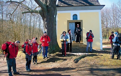 Weekendowe przejścia odcinkami Camino to dla wielu pielgrzymów początek wielkiej przygody i wędrowania do Santiago de Compostela.