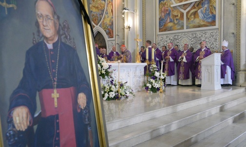 Msza św. pogrzebowa abp. Zygmunta Zimowskiego w radomskiej katedrze