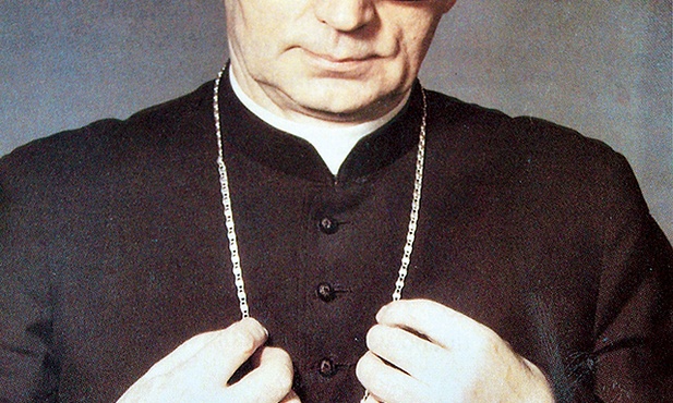 Bp Jan Wosiński przeżył 82 lata, w tym 57 lat w kapłaństwie i 34 lata w biskupstwie. W jego herbie biskupim było zawołanie „Niepokalana zwycięży!”.