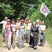 Pielgrzymi pokonują codziennie średnio  ok. 20–30 km.