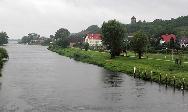 Widok na Wartę i Santok z mostu.