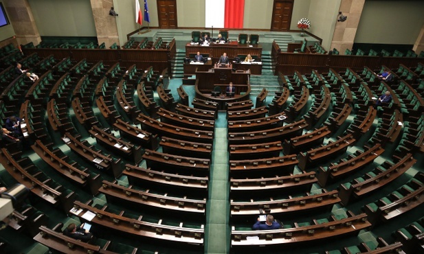 Sejm: Propozycja PiS ws. wynagrodzeń 