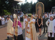Procesja do kościoła w Bogumiłowicach