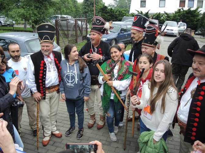 Kolumbia w Radziechowach - górale z góralami!