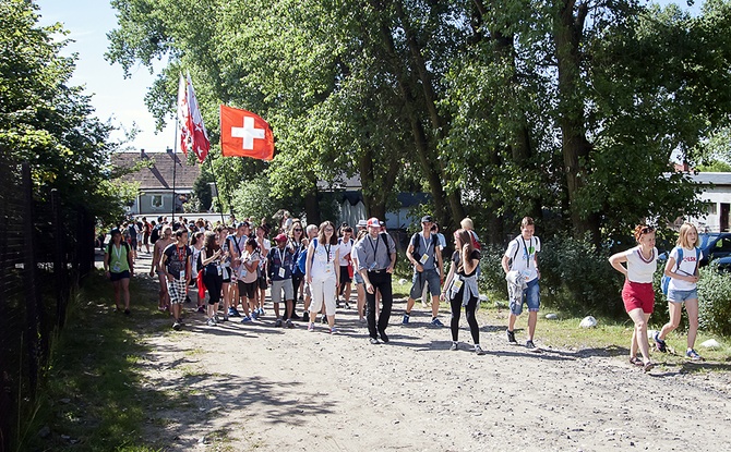 Pielgrzymi w osieckim skansenie