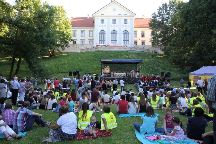 Uroczystości w parku dzikowskim