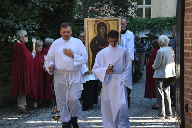 Symbole ŚDM w kościele Świętego Krzyża