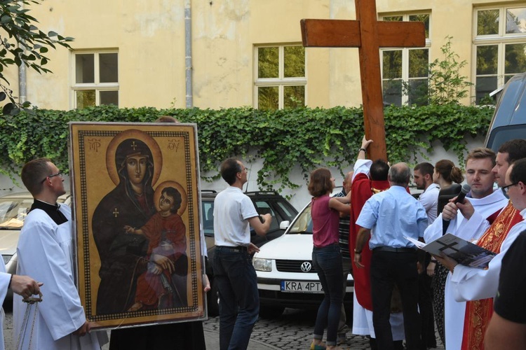 Symbole ŚDM w kościele Świętego Krzyża