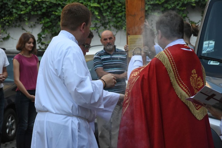 Symbole ŚDM w kościele Świętego Krzyża