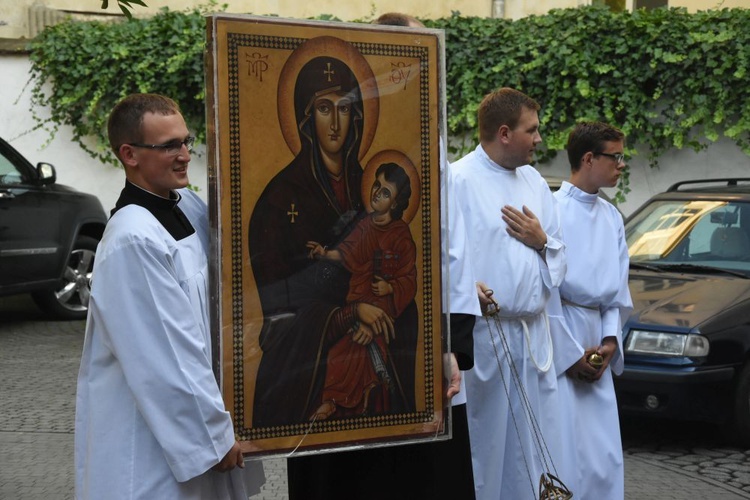 Symbole ŚDM w kościele Świętego Krzyża