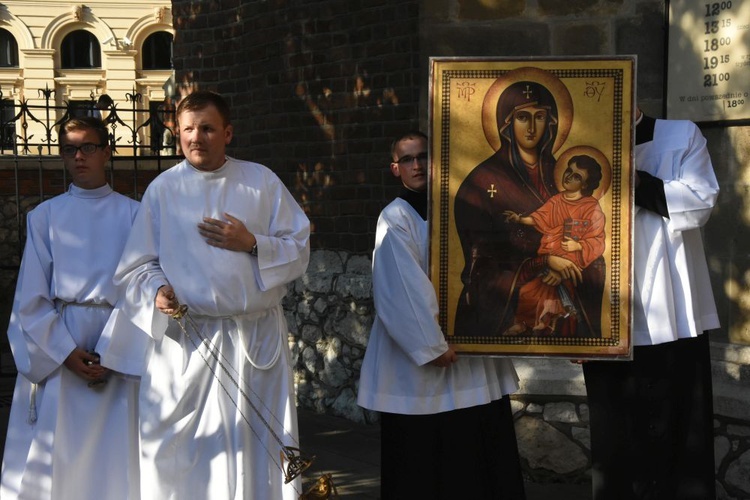 Symbole ŚDM w kościele Świętego Krzyża