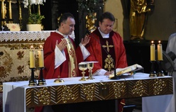 Symbole ŚDM w kościele Świętego Krzyża