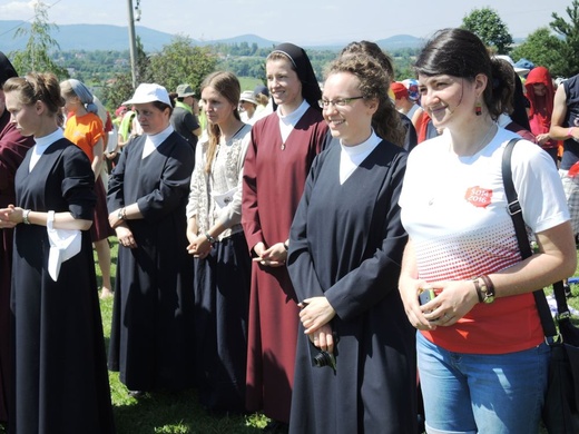 Trójkolorowi pod krzyżem w Starym Bielsku