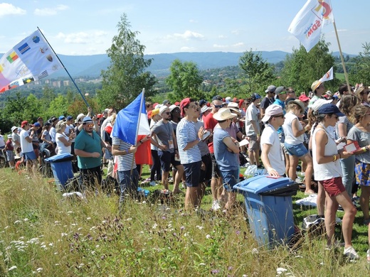 Trójkolorowi pod krzyżem w Starym Bielsku