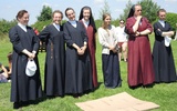 Najmłodsze siostry przyszły na Trzy Lipki z pobliskiego klasztoru klauzurowych redemptorystek