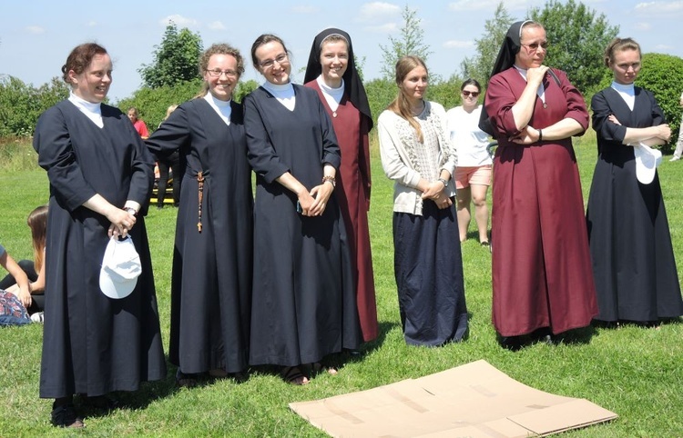 Najmłodsze siostry przyszły na Trzy Lipki z pobliskiego klasztoru klauzurowych redemptorystek