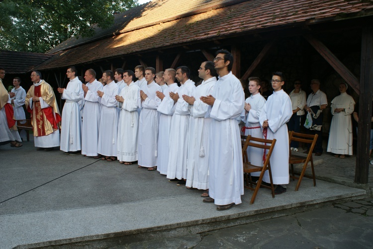 Nowy Sącz. Msza św., katecheza, mecz