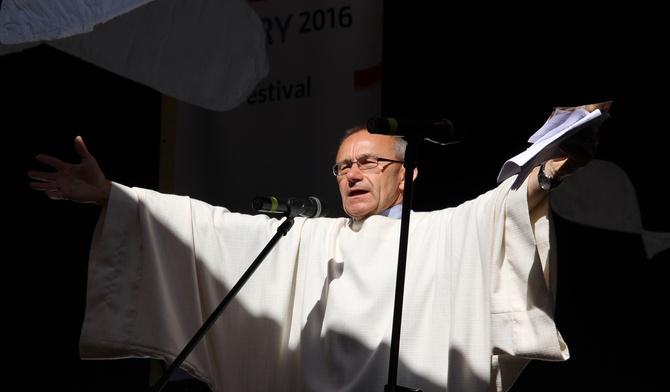 ks Stanisław Gańczorz podczas YAI Festival.