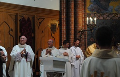 Kolejny dzień goście rozpoczęli uroczystą Eucharystią