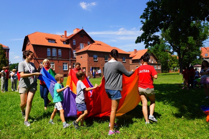 Szwajcaria, Kolumbia i Kanada w ośrodkach Caritas