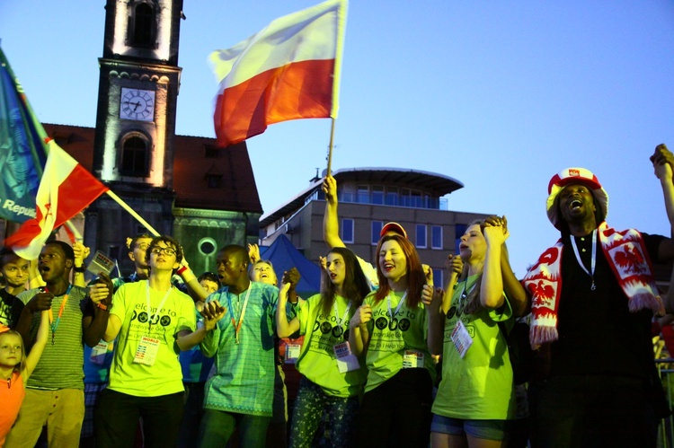 Uwielbienie na tarnogórskim rynku - dzień 1.