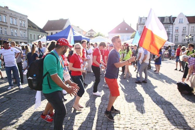 Uwielbienie na tarnogórskim rynku - dzień 1.