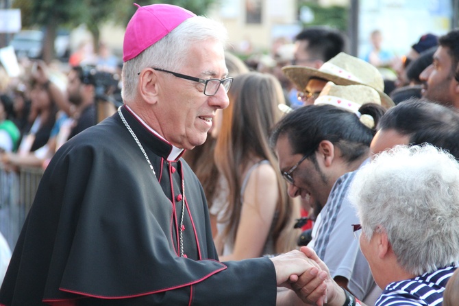 Abp Wiktor Skworc na YAI Festival w Żorach