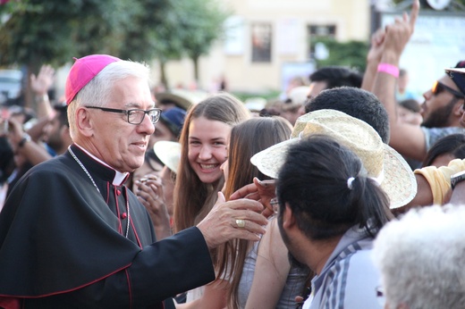 Abp Wiktor Skworc na YAI Festival w Żorach