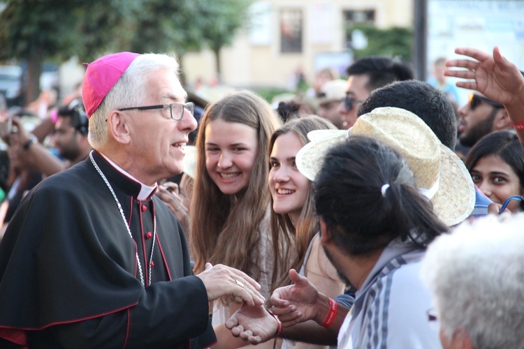 Abp Wiktor Skworc na YAI Festival w Żorach