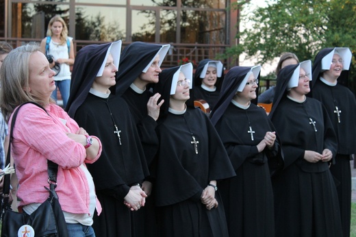 Miłosierny z kilkunastu tysięcy fotografii