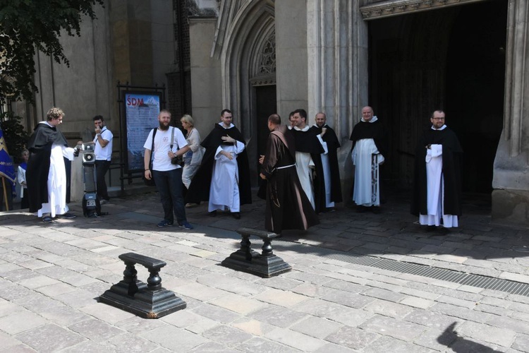 Wprowadzenie relikwii Pier Giorgio Frassatiego do bazyliki oo. dominikanów