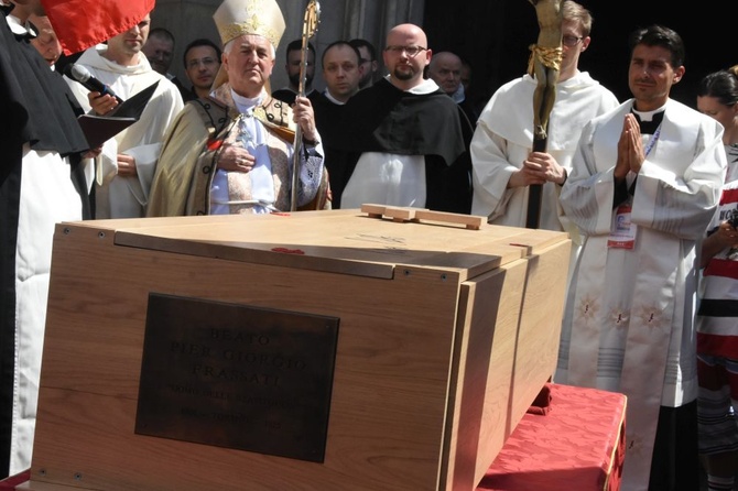 Wprowadzenie relikwii Pier Giorgio Frassatiego do bazyliki oo. dominikanów