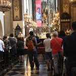 Wprowadzenie relikwii Pier Giorgio Frassatiego do bazyliki oo. dominikanów