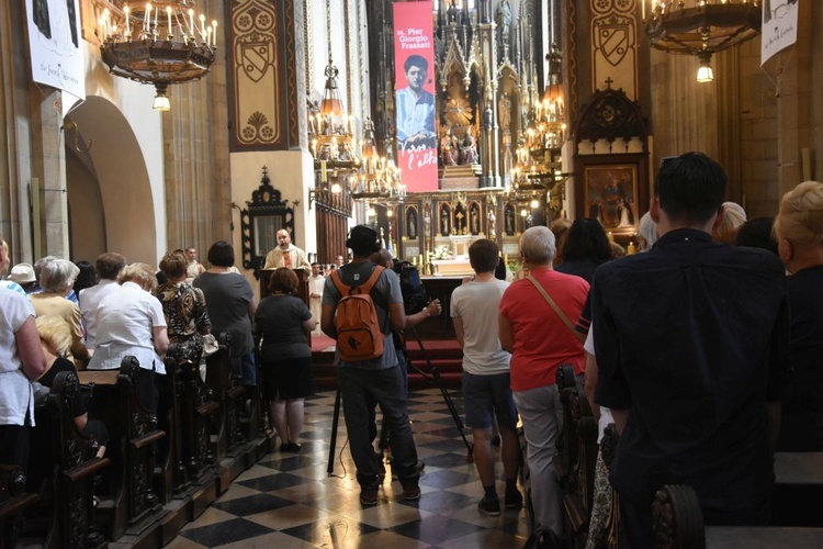 Wprowadzenie relikwii Pier Giorgio Frassatiego do bazyliki oo. dominikanów