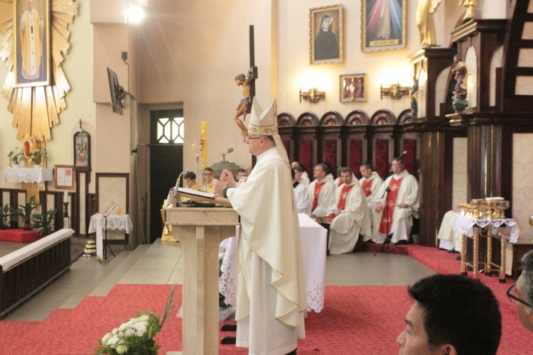 Eucharystia z widokiem na stadion