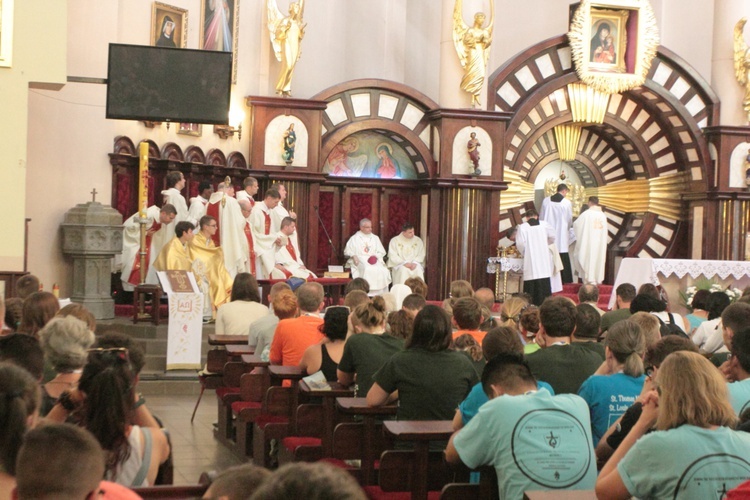 Eucharystia z widokiem na stadion