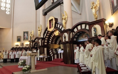 Eucharystia z widokiem na stadion