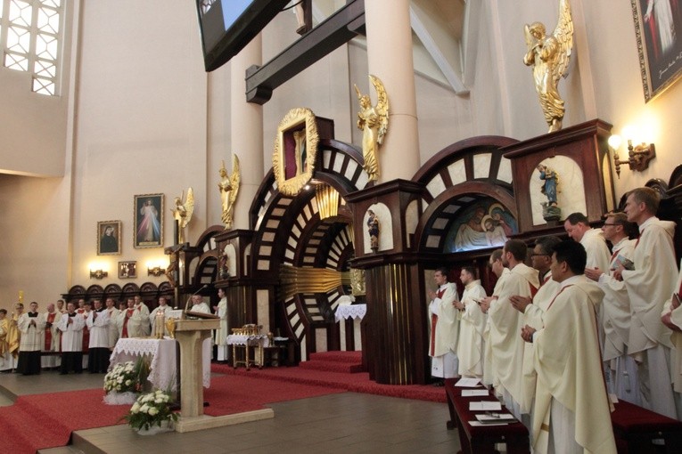 Eucharystia z widokiem na stadion