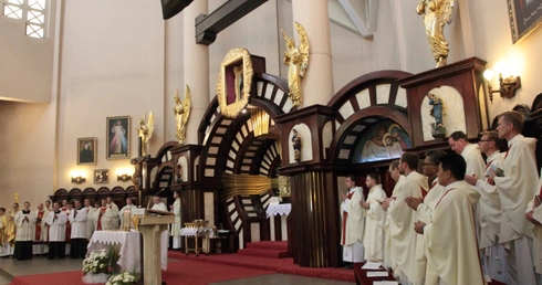 Eucharystia z widokiem na stadion