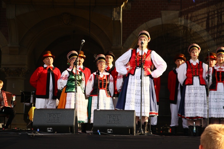 Uwielbienie na tarnogórskim rynku - dzień 2.