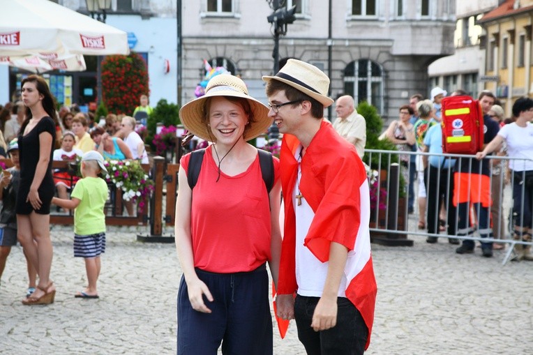 Uwielbienie na tarnogórskim rynku - dzień 2.