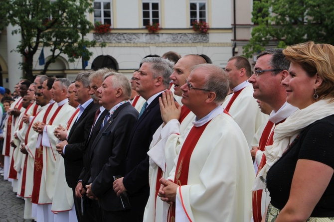 Msza św. na Starym Rynku w Łowiczu